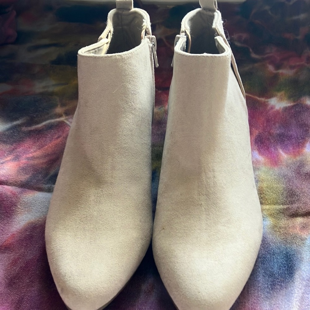 Ladies short boots